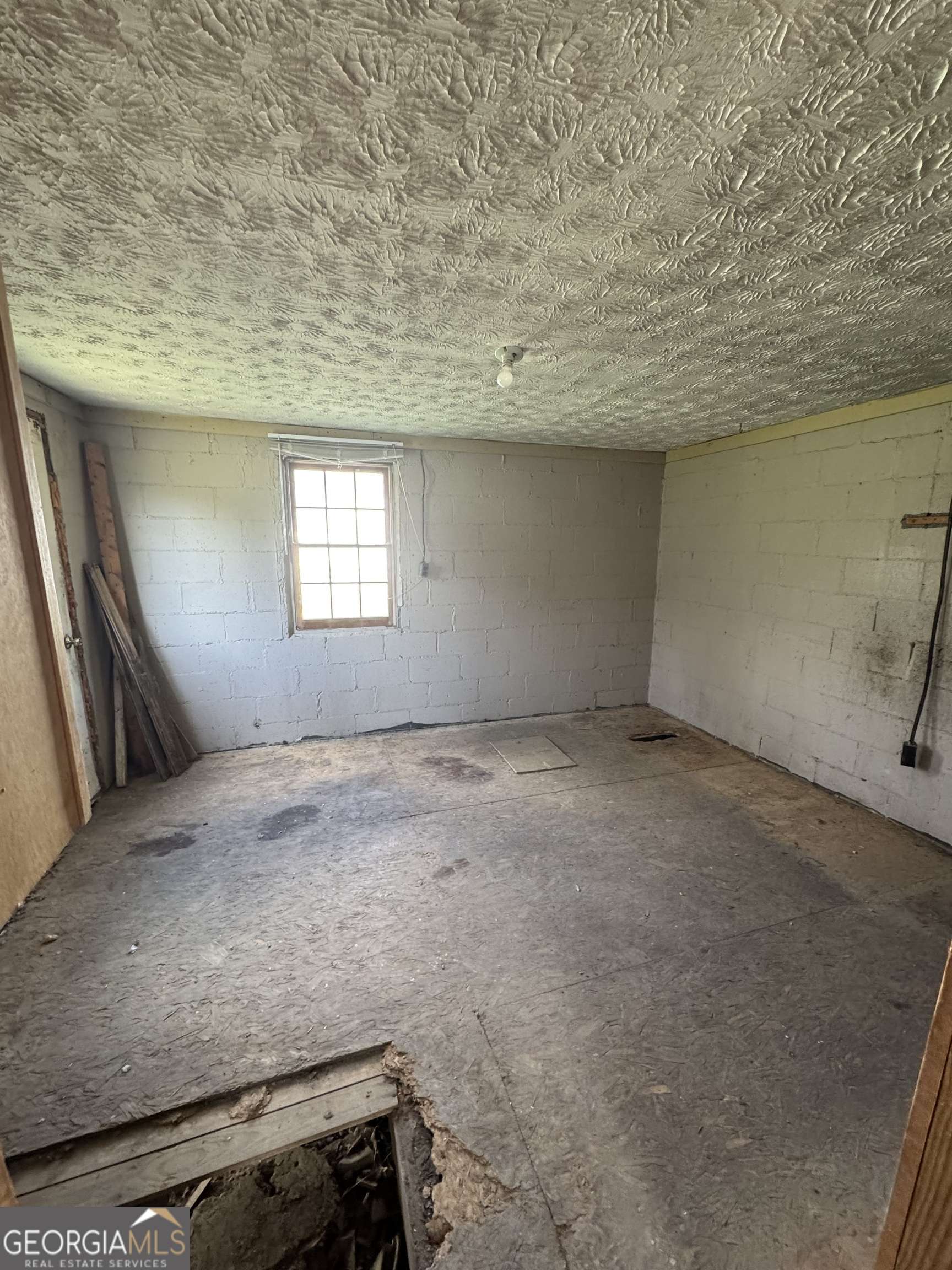 Lavonia, GA 30553,231 Spring ST