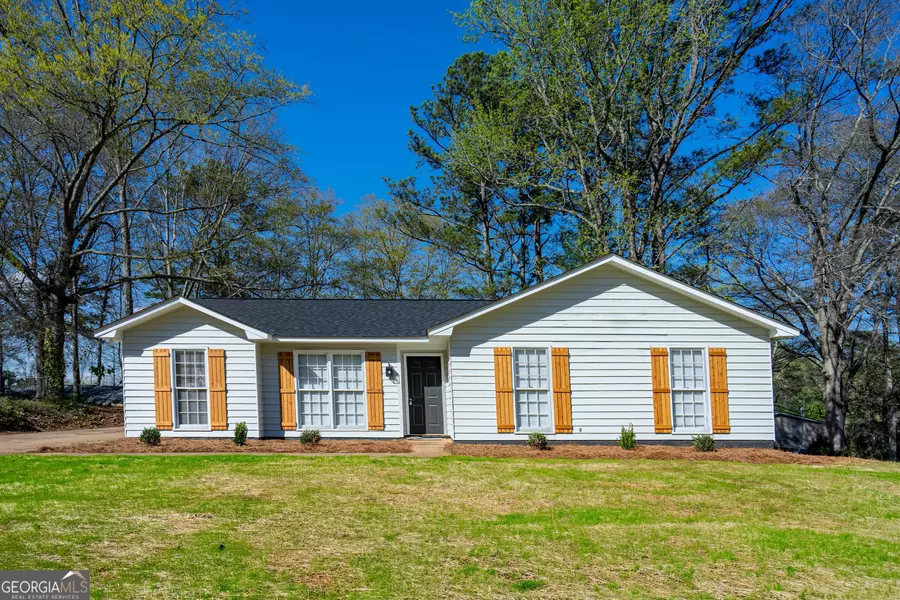 218 Hearthstone DR, Lagrange, GA 30241