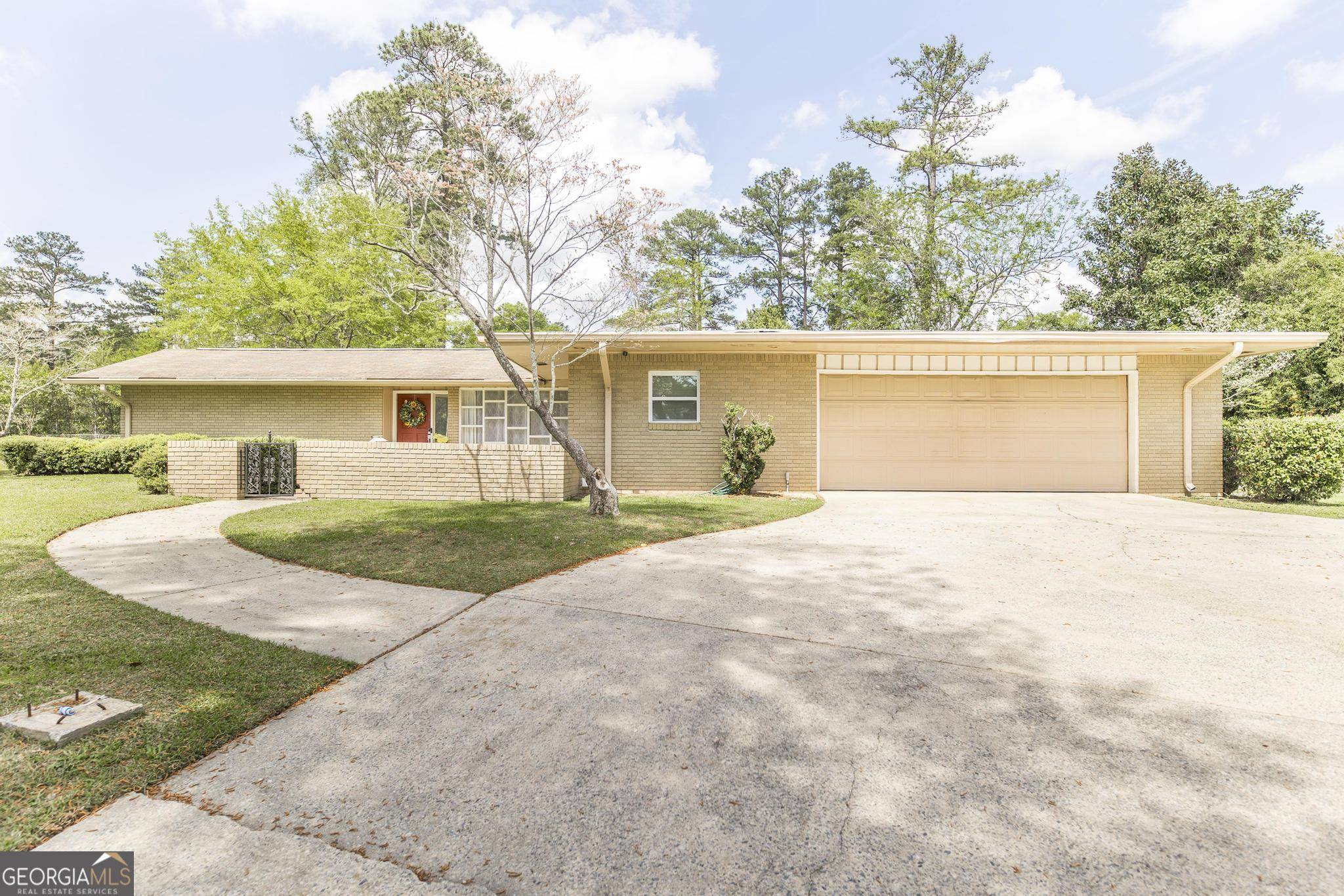 109 Deerwood CIR, Warner Robins, GA 31088