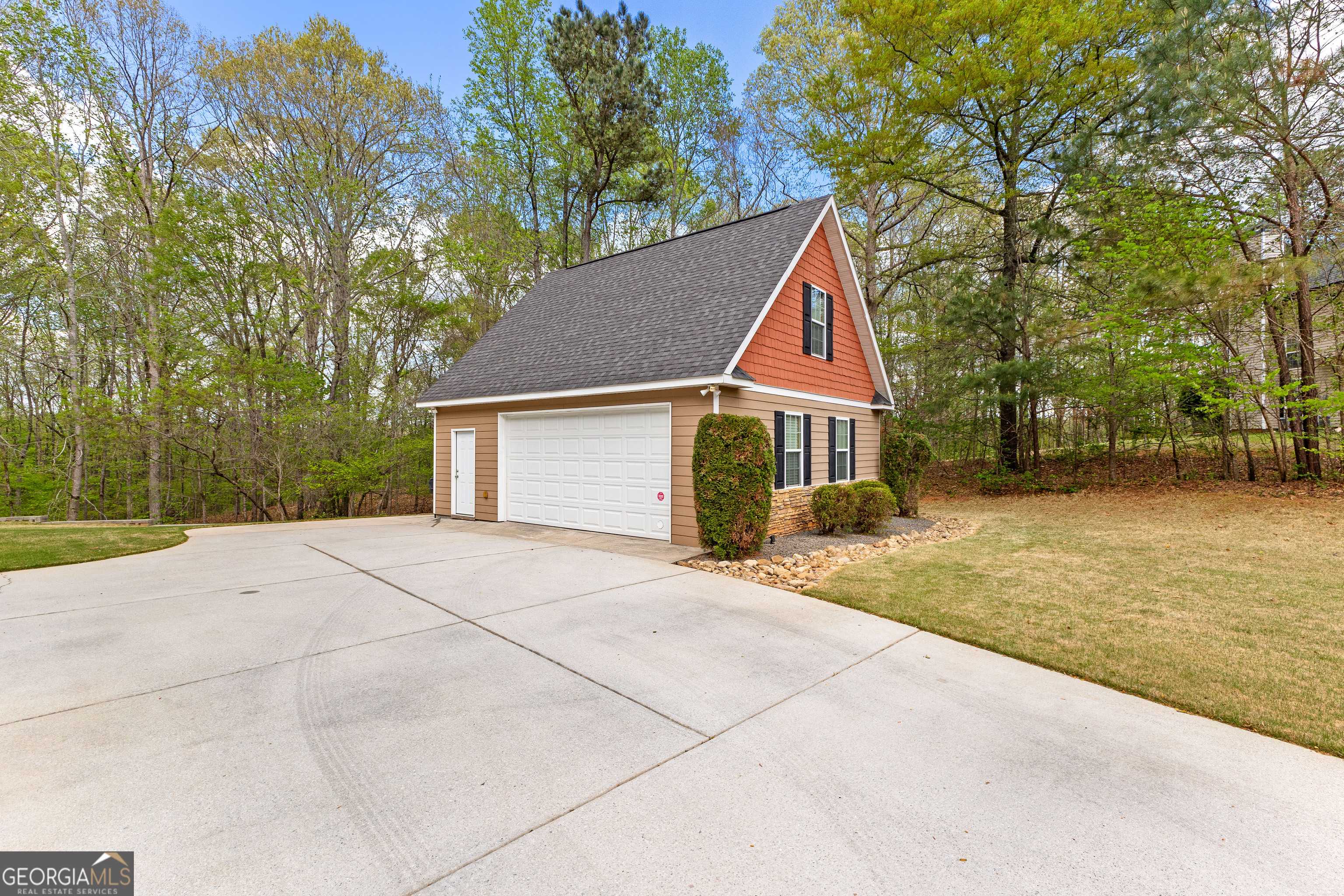 Sharpsburg, GA 30277,368 Yellowwood DR