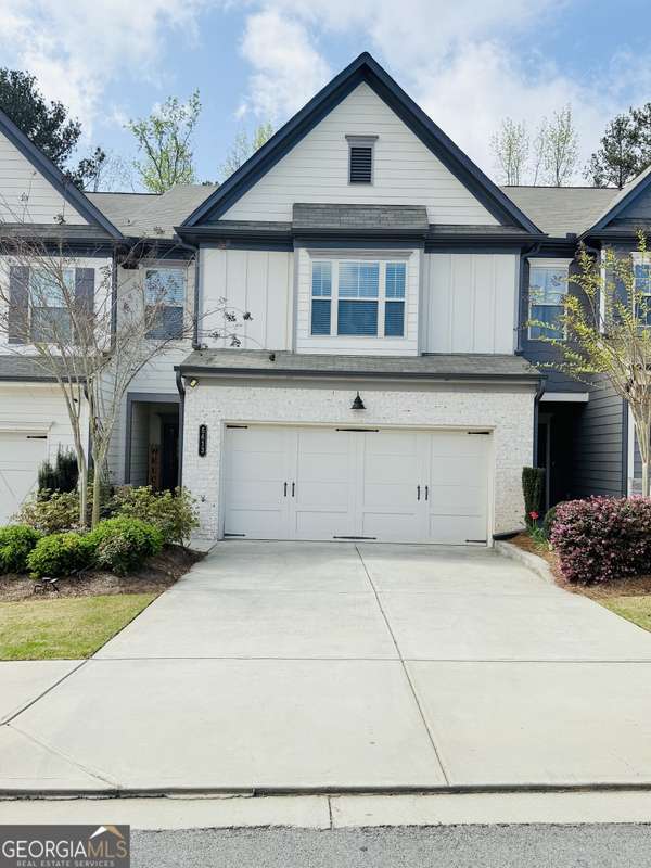 5613 Elmwood LN, Flowery Branch, GA 30542