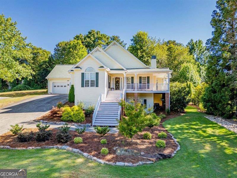 250 Blackberry LN, Douglasville, GA 30134