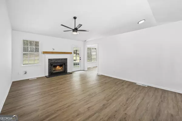 White, GA 30184,75 Greatwood DR