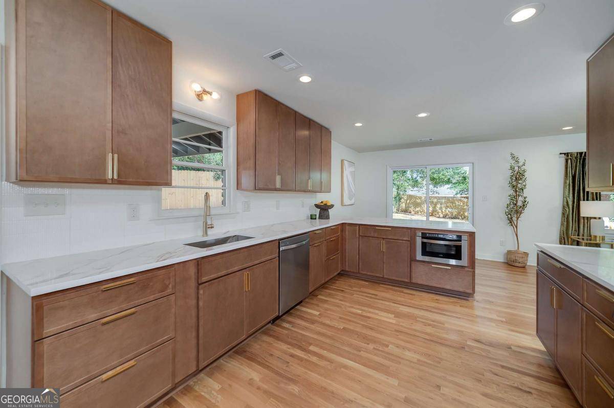Atlanta, GA 30344,2569 Woodhill LN