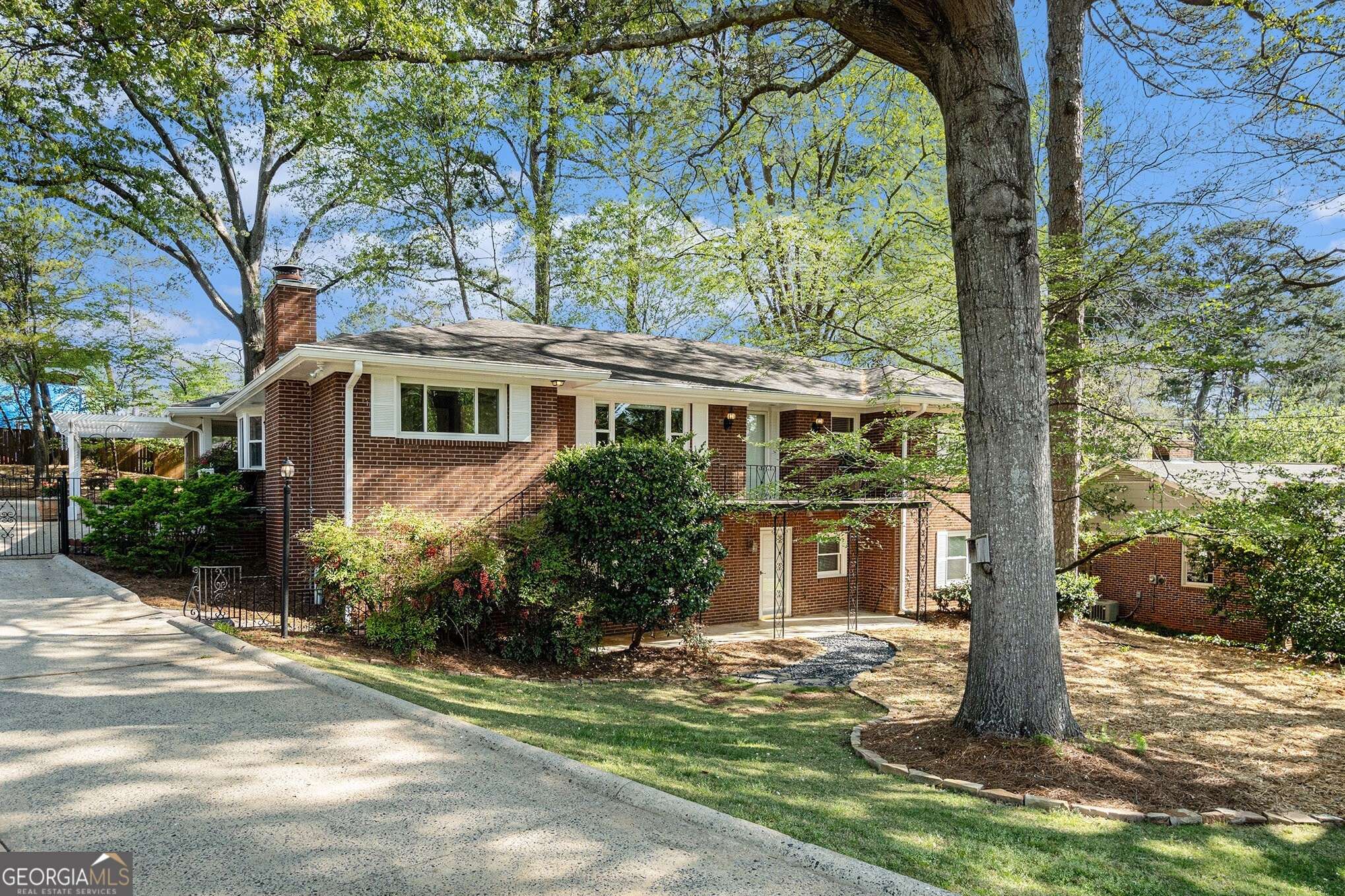 2210 Leafmore DR, Decatur, GA 30033