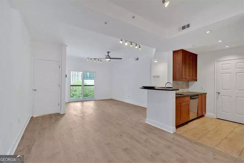 Atlanta, GA 30309,1075 Peachtree WALK NE #A421