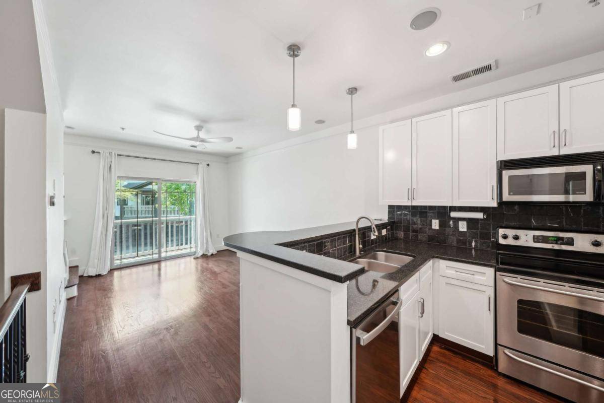 Atlanta, GA 30309,221 Semel CIR NW #245