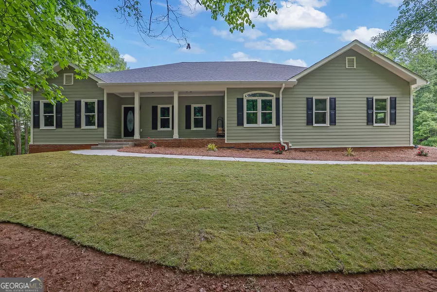 216 Scenic DR, Hoschton, GA 30548