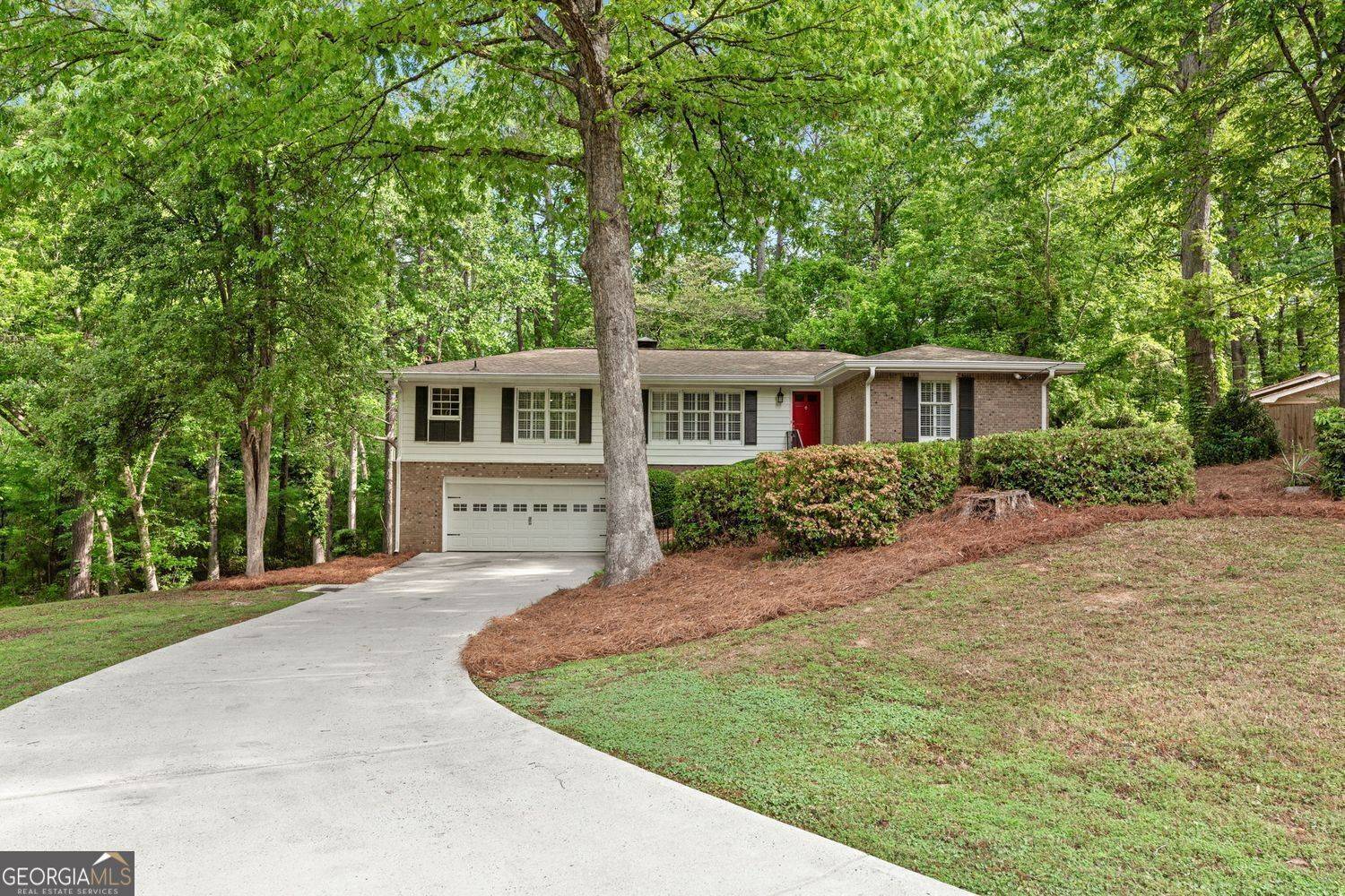 2488 Fontainebleau DR, Dunwoody, GA 30360