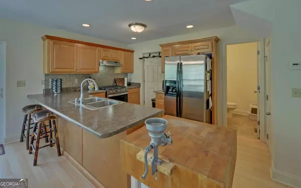 Morganton, GA 30560,202 Dove LN