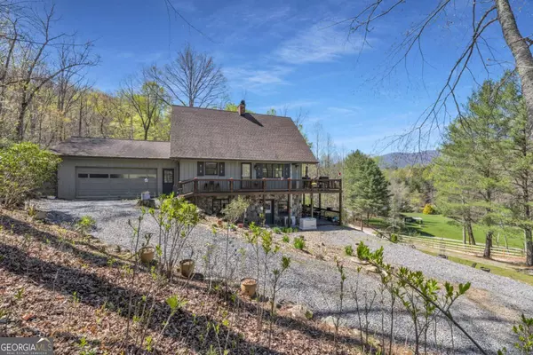 Hayesville, NC 28904,206 Peckerwood RD