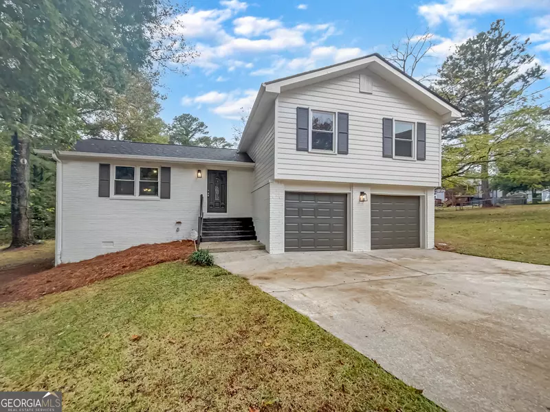 2067 Wellborn Close, Lithonia, GA 30058
