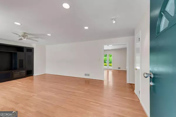 Atlanta, GA 30338,2310 Kings Point DR