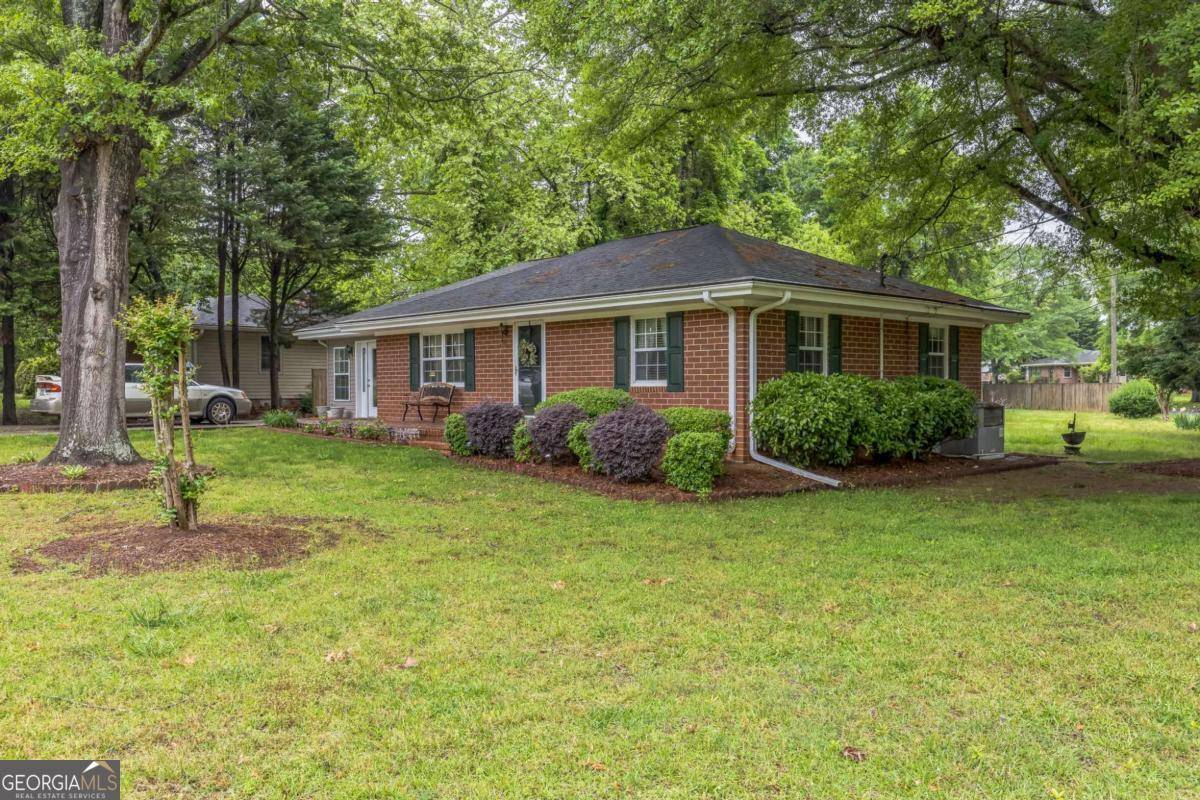 292 Lumpkin ST, Winder, GA 30680