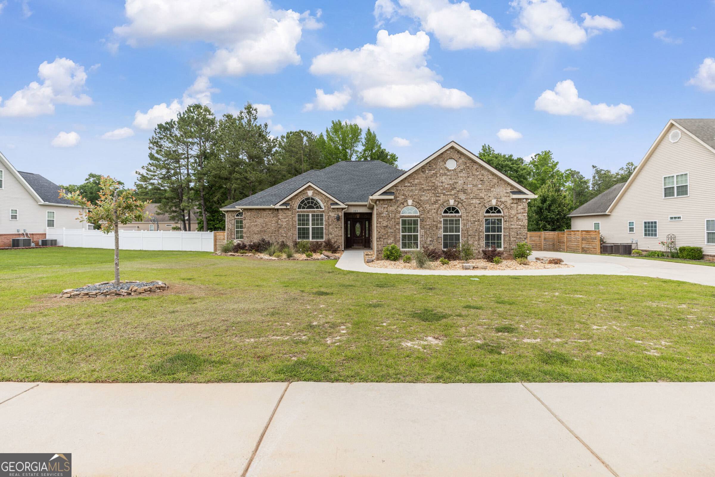 Centerville, GA 31028,303 Collins Estate AVE