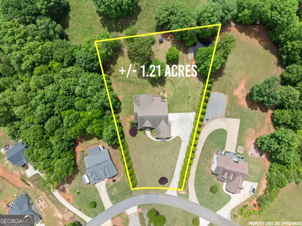 Cleveland, GA 30528,208 Tesnatee Landing DR