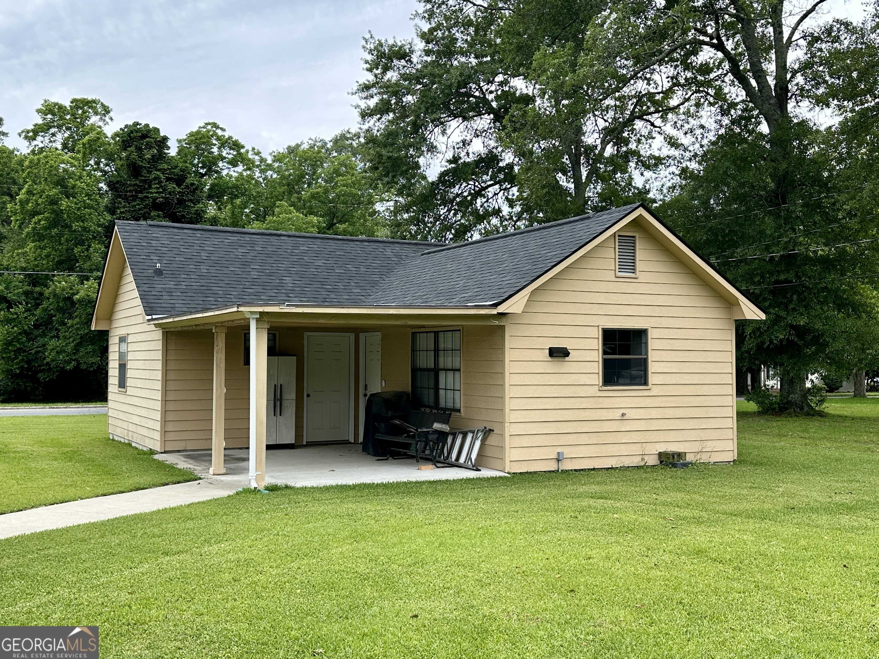Claxton, GA 30417,107 Marguerite ST