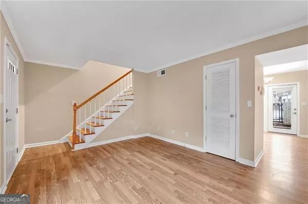 Atlanta, GA 30328,6940 Roswell RD #2F