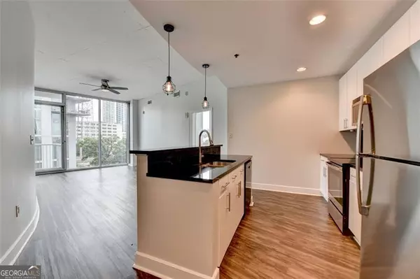 Atlanta, GA 30309,950 W Peachtree ST #911
