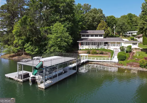 327 Chatuge Village CIR, Hayesville, NC 28904