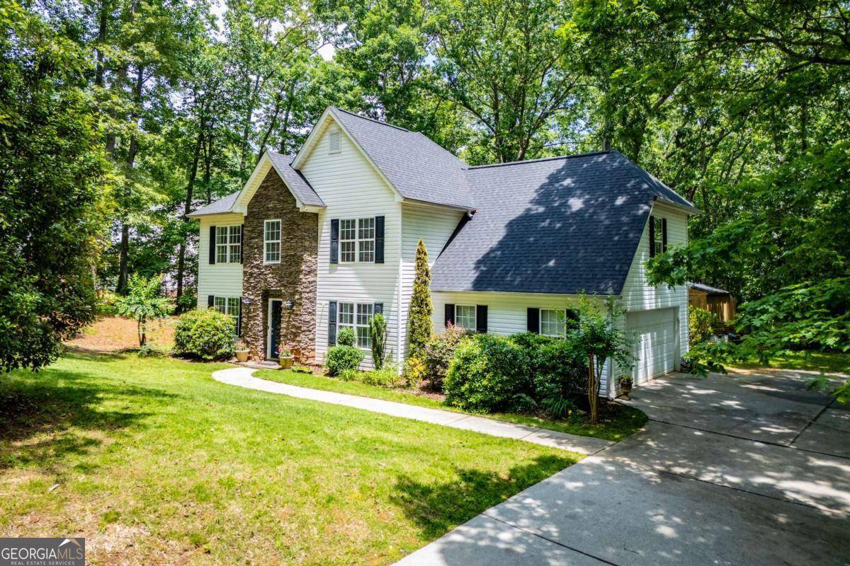 97 Coral DR, Whitesburg, GA 30185