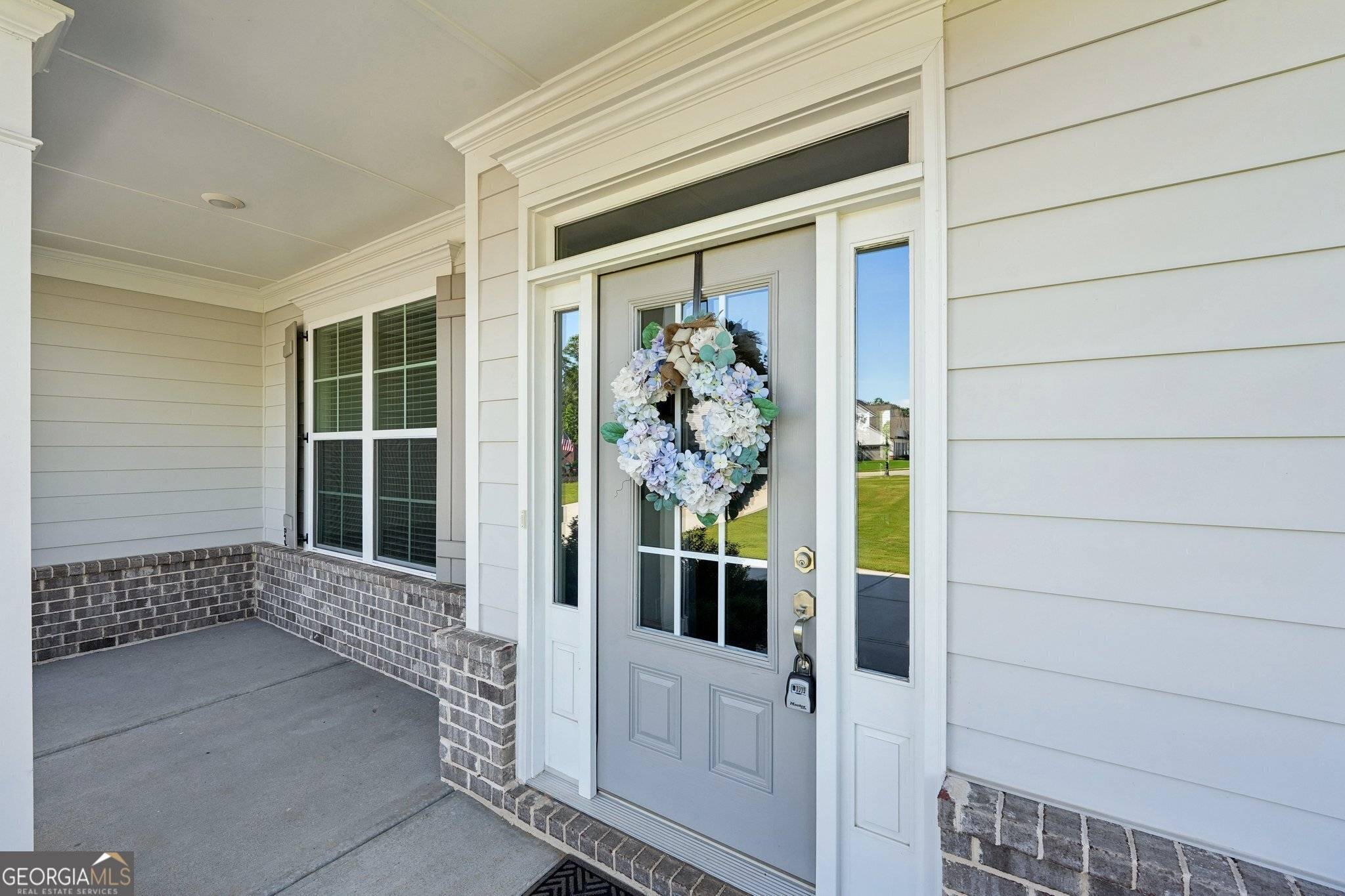Hoschton, GA 30548,892 Champagne LN