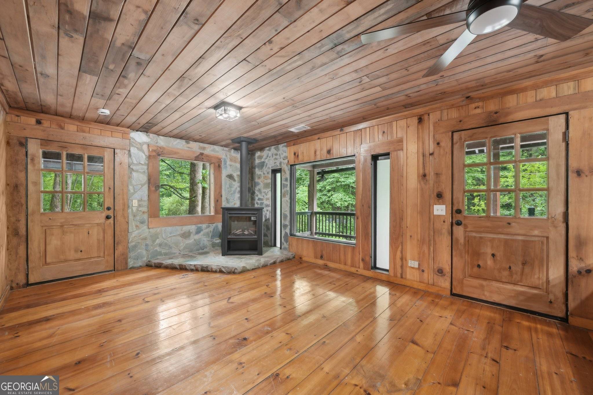 Ellijay, GA 30540,853 Bates RD