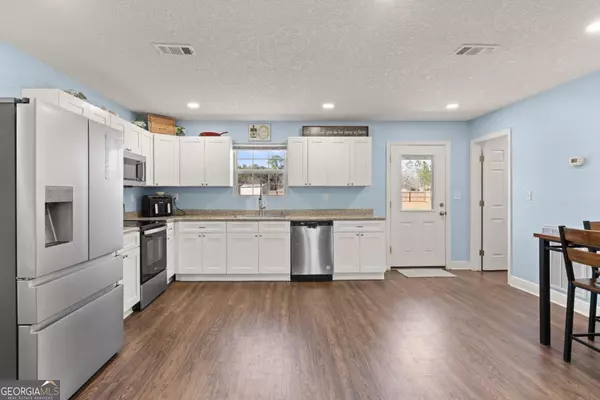 Waynesville, GA 31566,825 Red Hawk DR