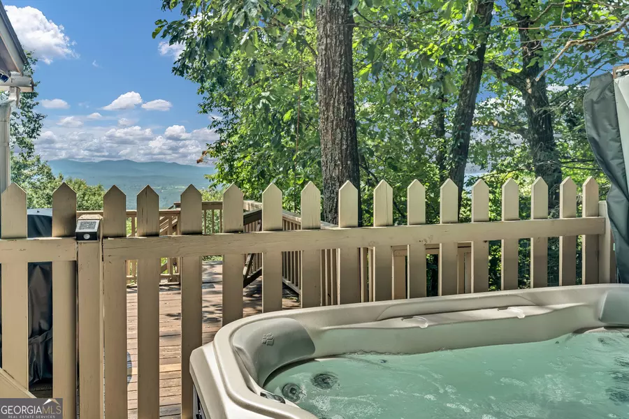 368 Walnut RDG, Ellijay, GA 30536