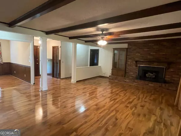 Glennville, GA 30427,404 S Baker ST