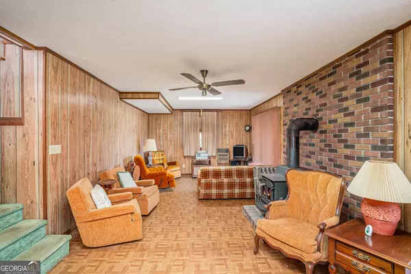 Jackson, GA 30233,604 Jackson Lake Inn