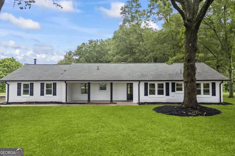 1180 Treadwell Bridge RD, Statham, GA 30666