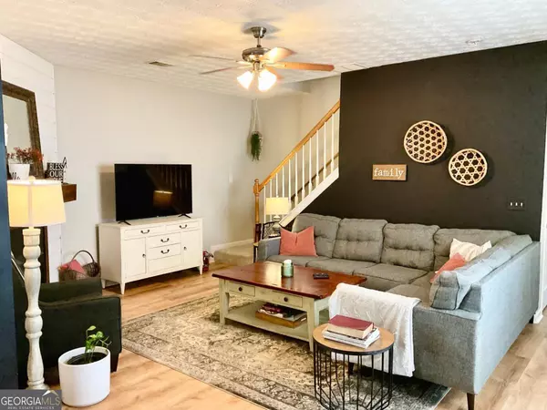 4863 Beacon Ridge LN, Flowery Branch, GA 30542
