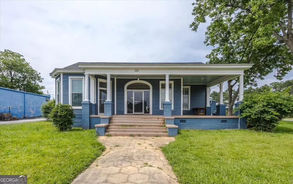 102 E Johnston ST, Forsyth, GA 31029