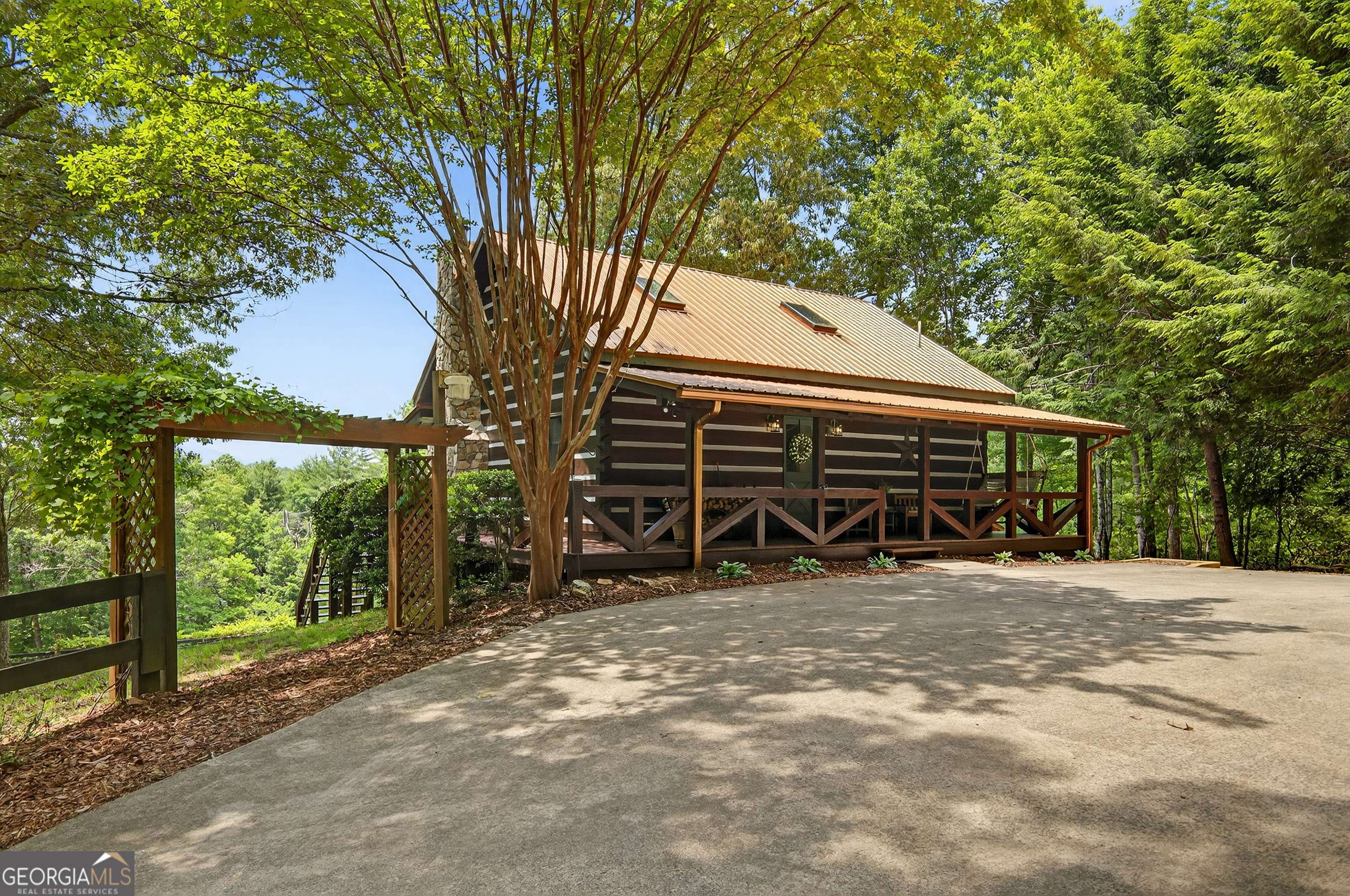 212 Dogpatch LN, Blue Ridge, GA 30513