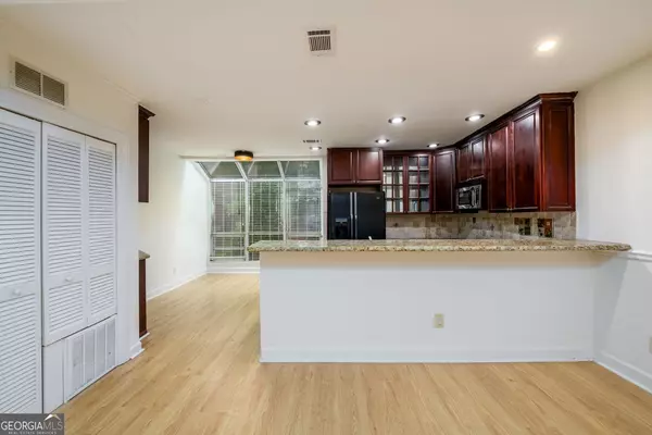 Sandy Springs, GA 30350,7500 Roswell RD #18