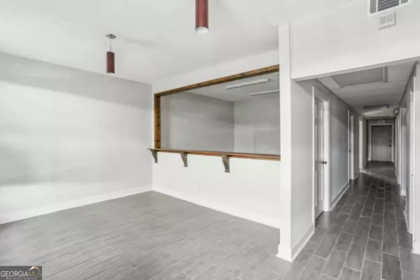 Atlanta, GA 30305,3017 Piedmont RD NE #200