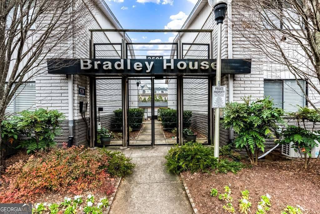 Atlanta, GA 30305,3501 Roswell RD NE #103