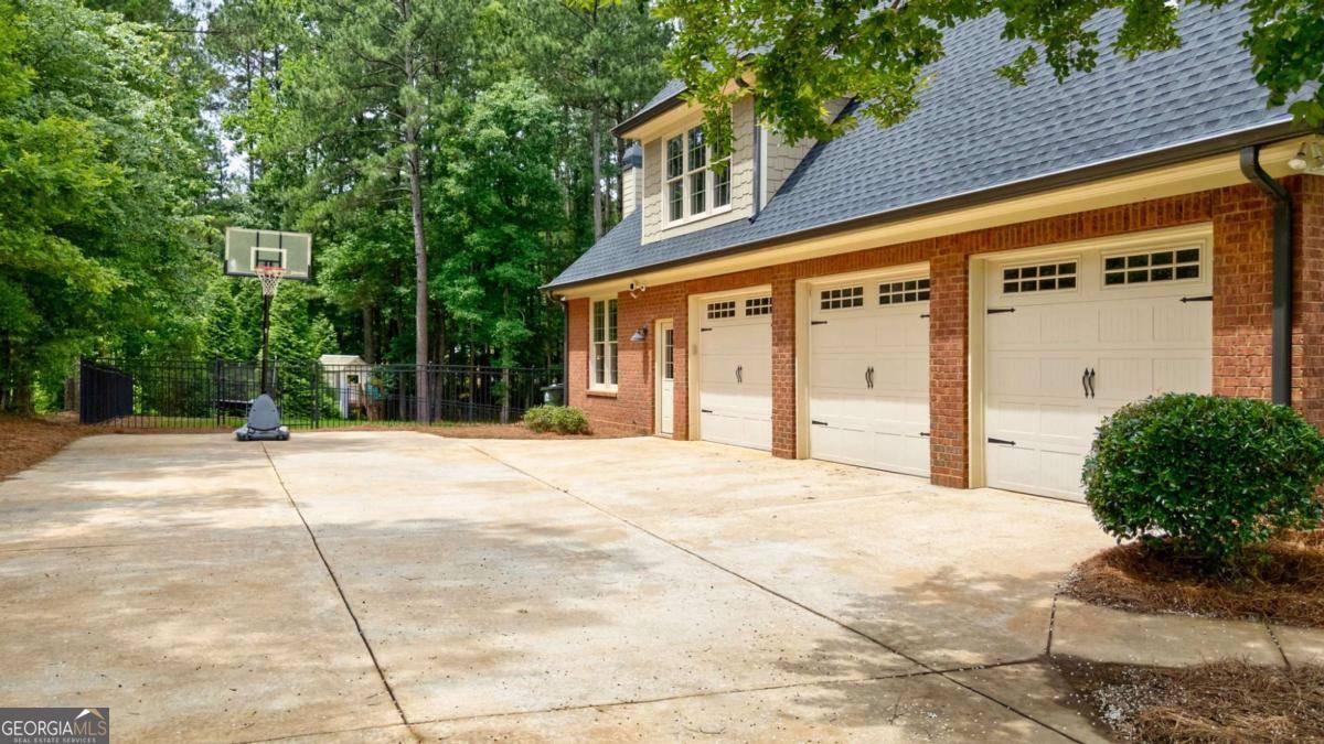 Bishop, GA 30621,1215 Shoal Creek WAY