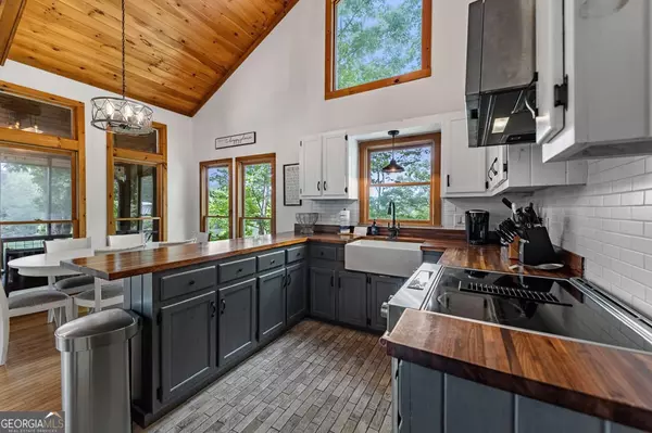 Morganton, GA 30560,128 Overlake CT