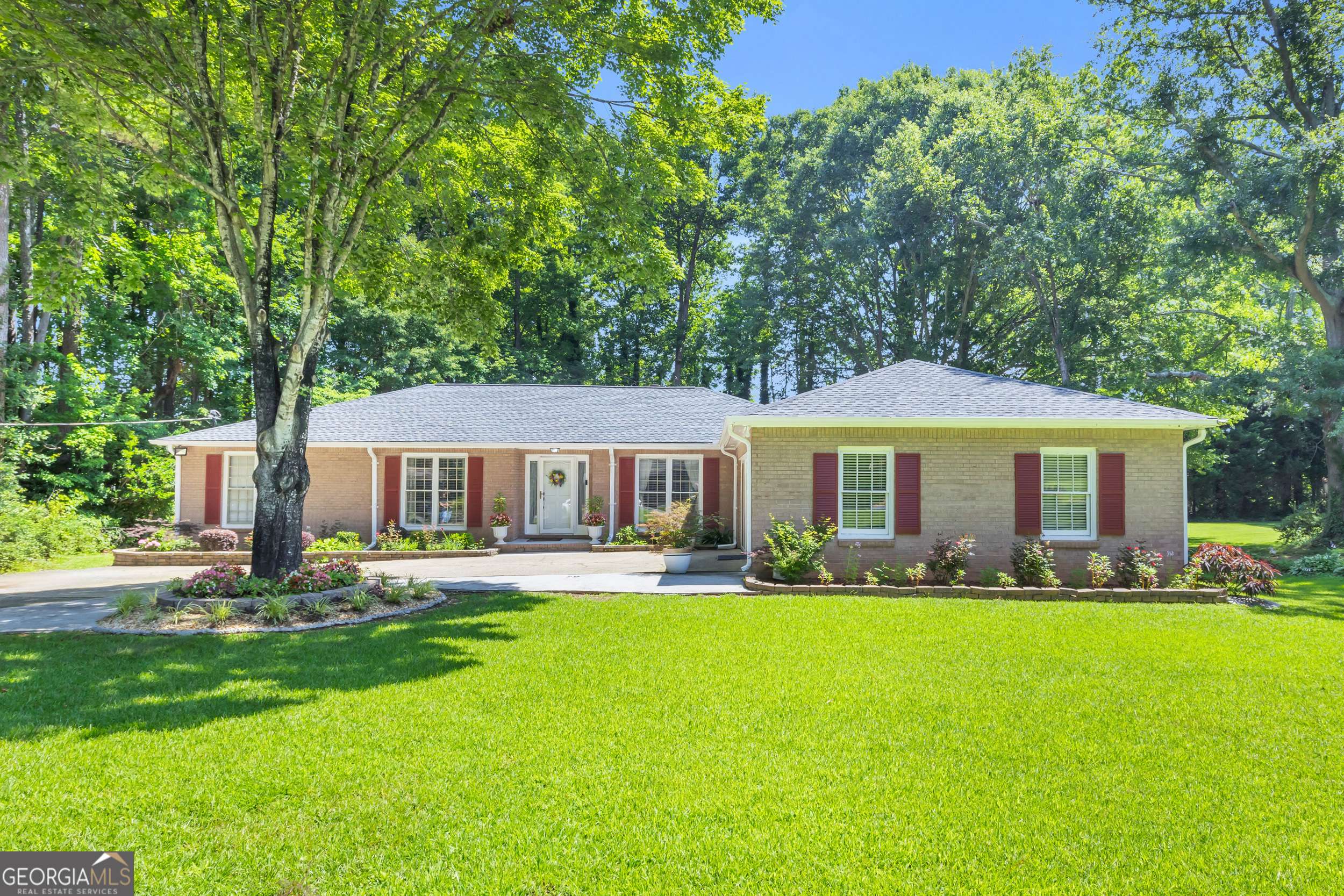 400 Little John DR NW, Lilburn, GA 30047