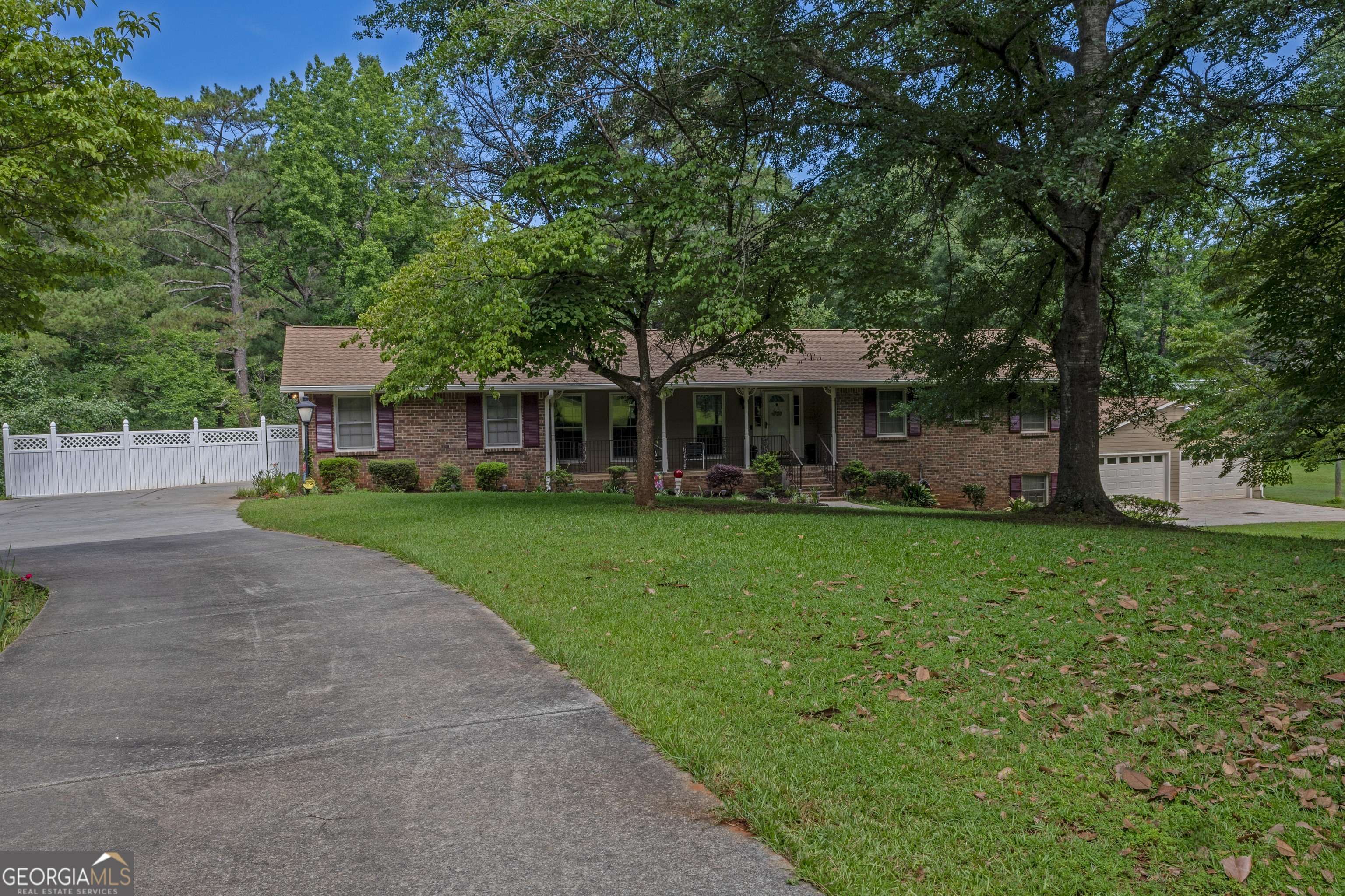 183 Inman RD, Fayetteville, GA 30215