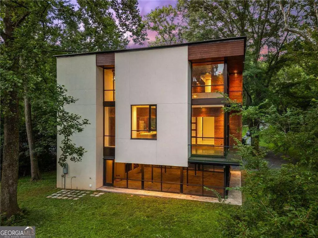 Atlanta, GA 30305,2105 Fairhaven CIR NE