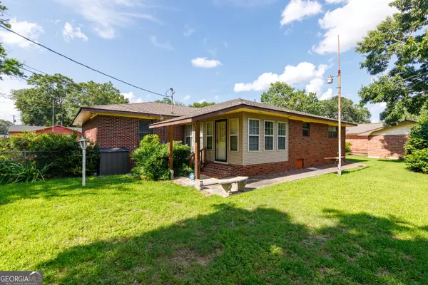 Claxton, GA 30417,401 E Smith ST