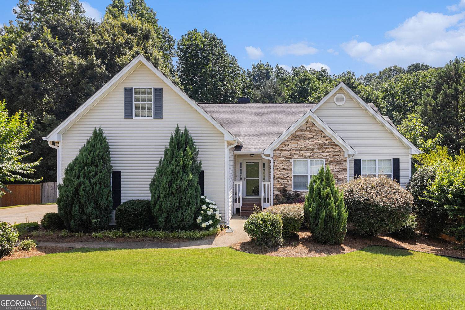 6411 Compass DR, Flowery Branch, GA 30542