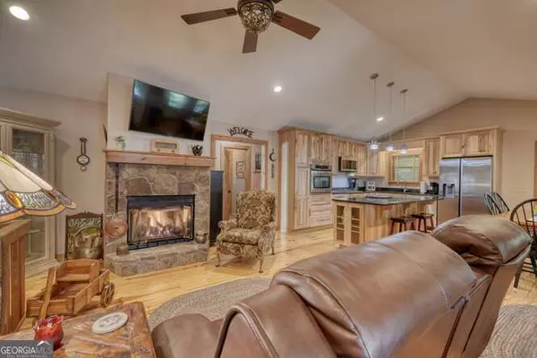Blairsville, GA 30512,112 Autumn LN