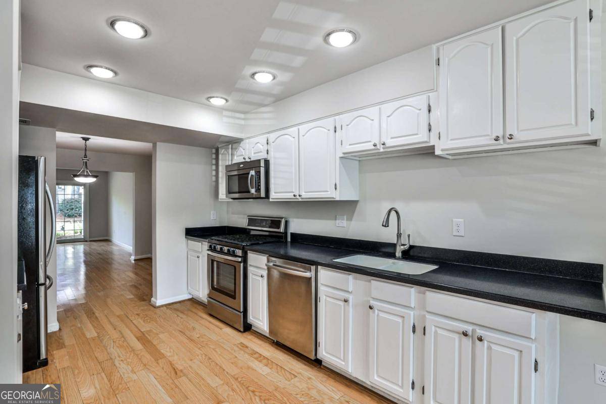 Avondale Estates, GA 30002,52 Sutton PL