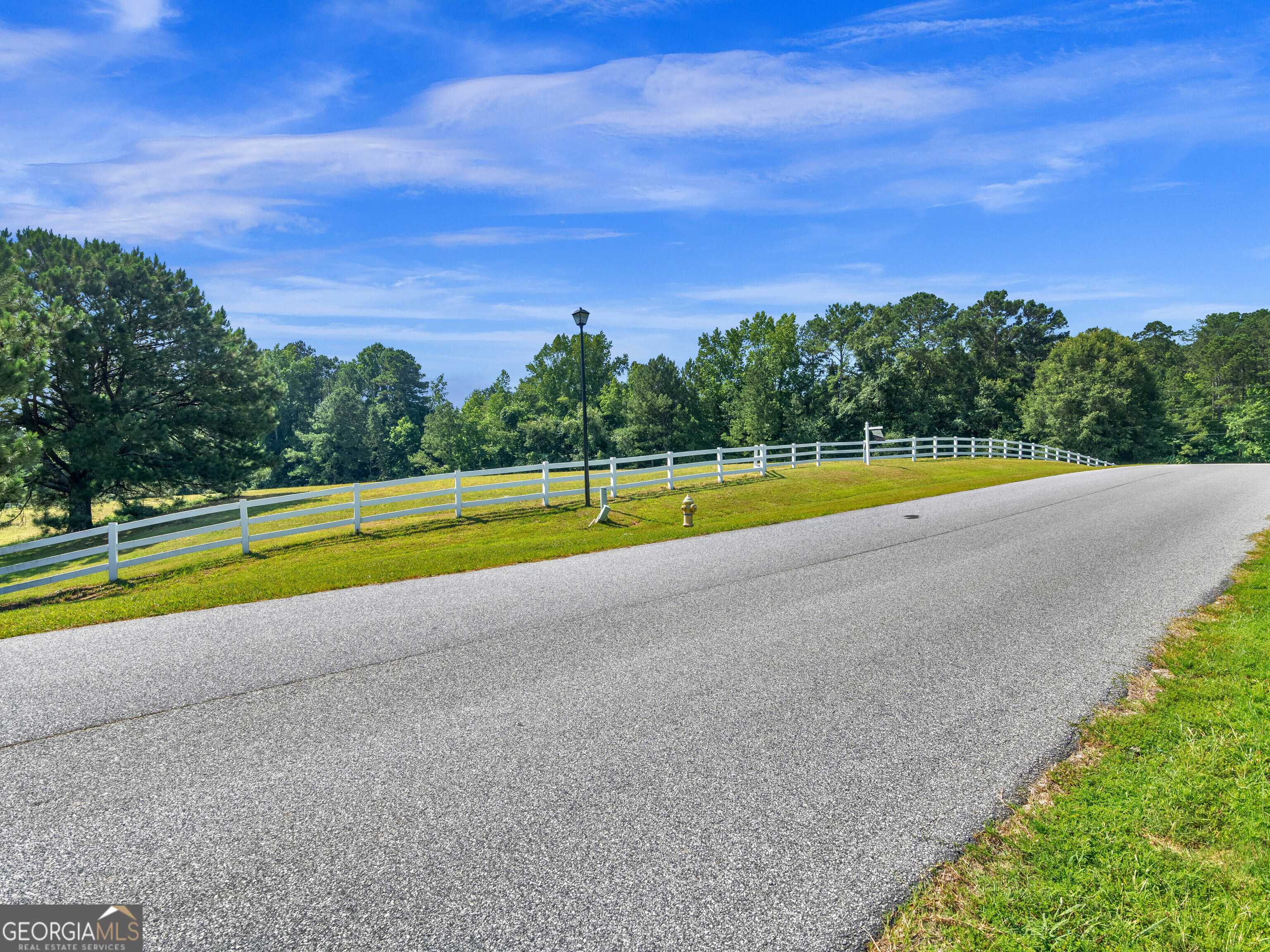 10 Longview DR, Oxford, GA 30054