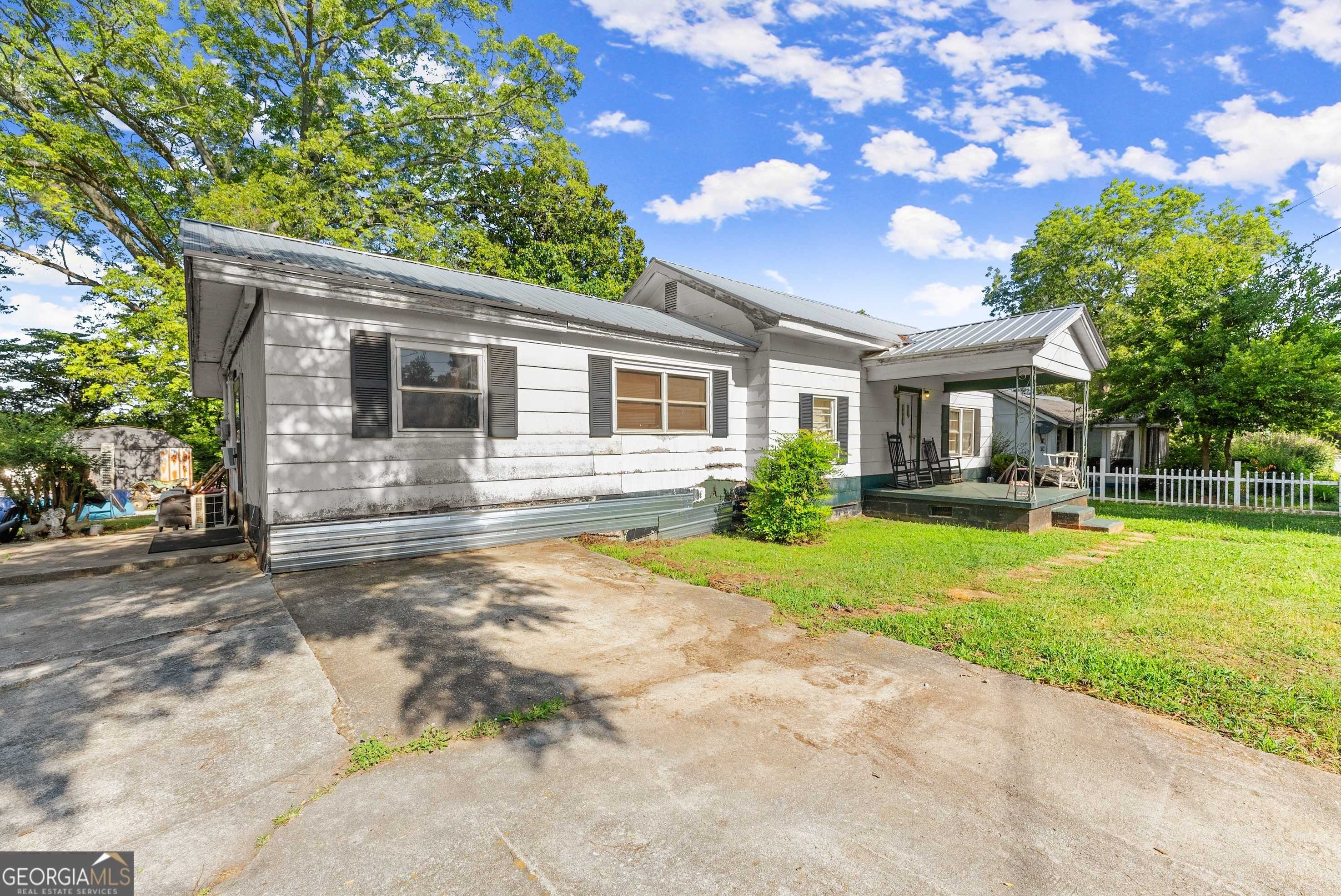 Royston, GA 30662,40 Burch ST