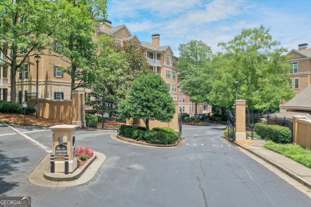221 Ashford CIR, Dunwoody, GA 30338